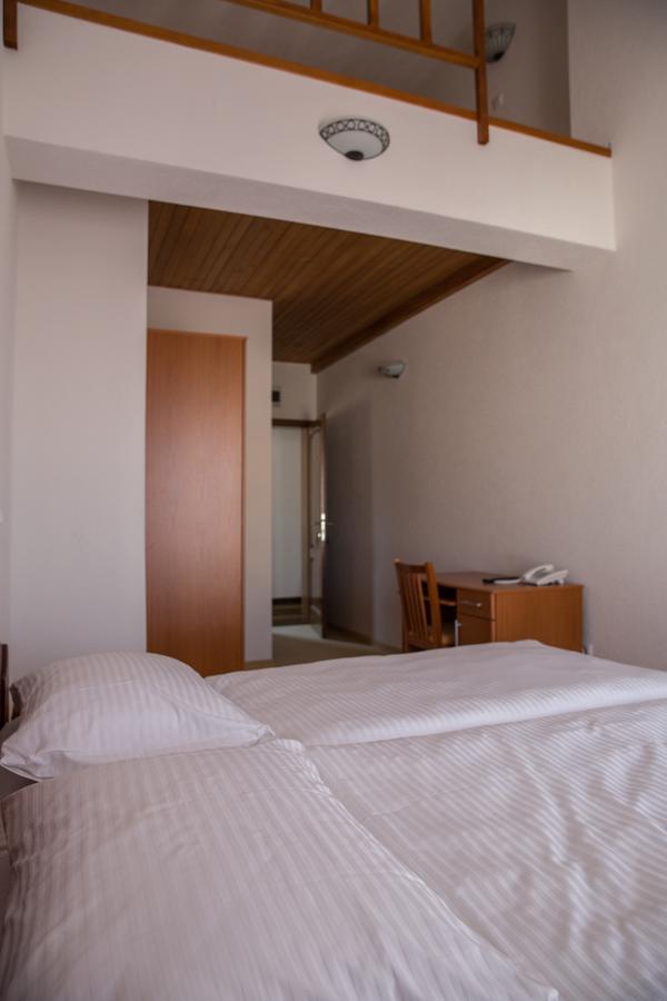 Hotel Knez كوبريس المظهر الخارجي الصورة