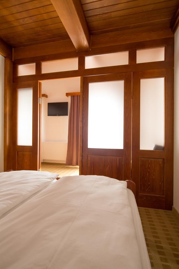 Hotel Knez كوبريس المظهر الخارجي الصورة