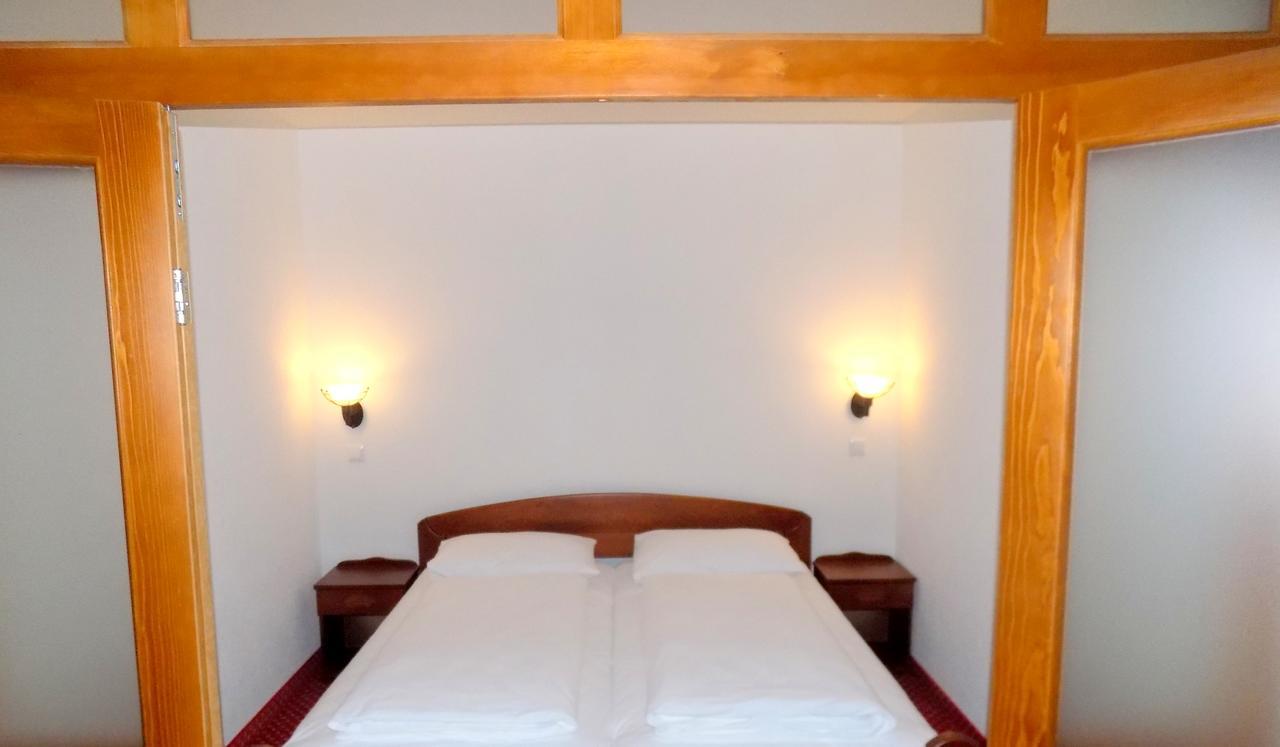 Hotel Knez كوبريس المظهر الخارجي الصورة